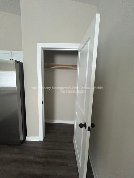 Building Photo - 1736 E Decarsky Ct