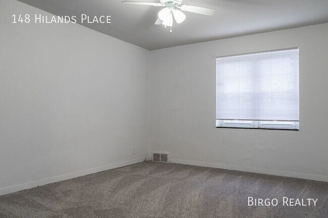 Building Photo - Move in special! First month free rent!