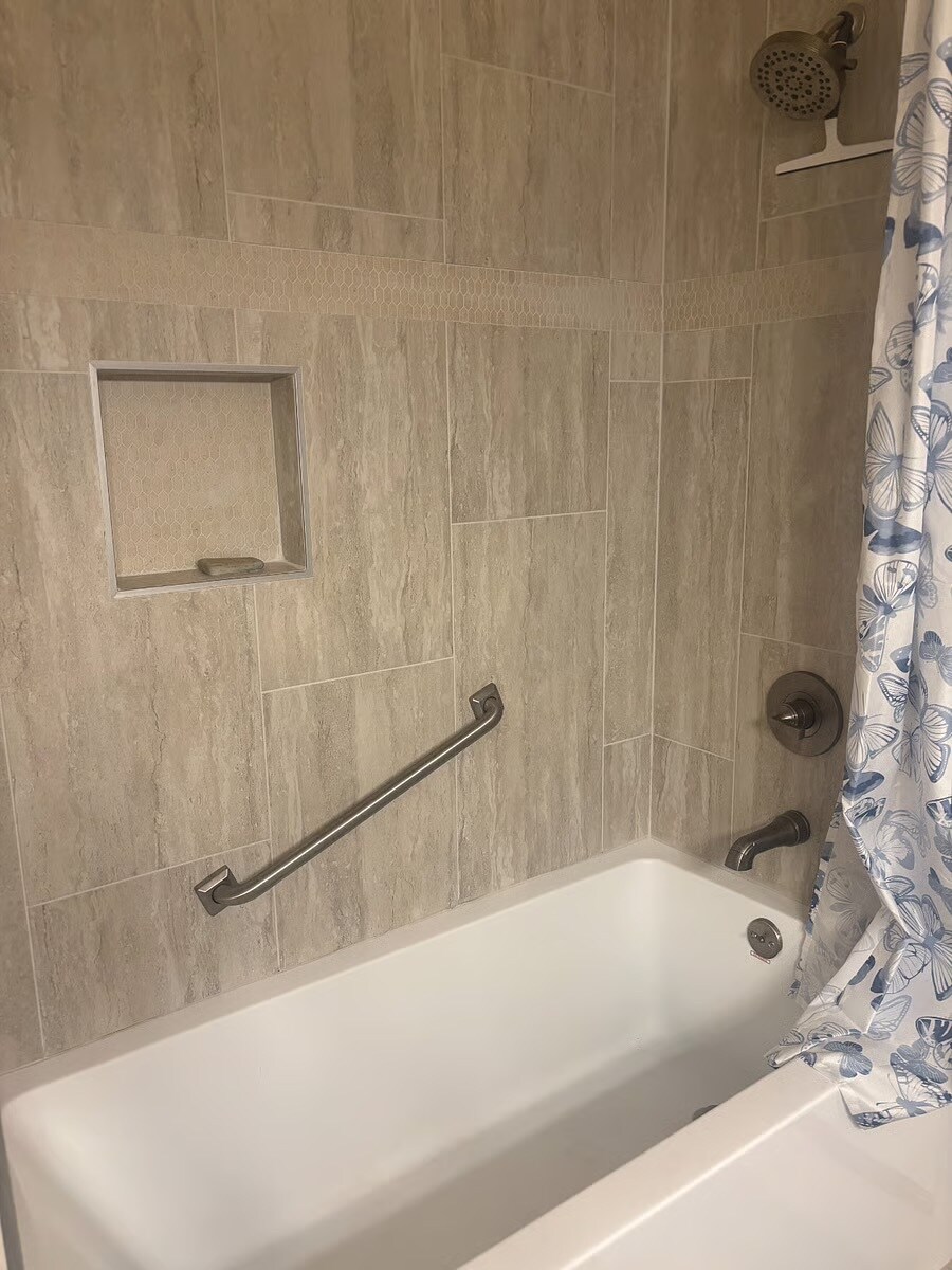 Building Photo - 200 Arrowhead Dr