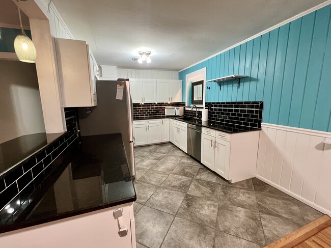 Building Photo - 2110 Croydon Dr