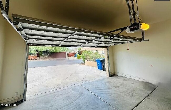 Building Photo - 1417 E Lupine Ave