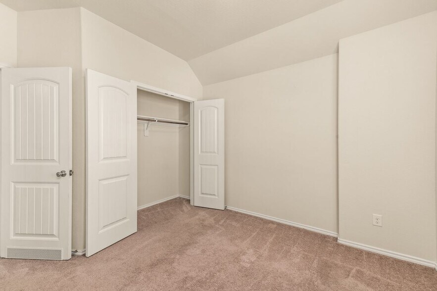 Building Photo - 3715 White Gardenia Ln