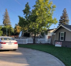 Building Photo - ADORABLE 1 Bedroom Home w/ TONS of Extras!...