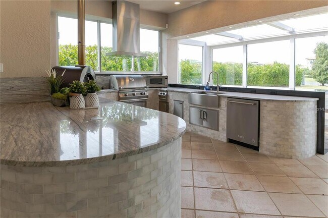 Building Photo - 13125 Casabella Dr