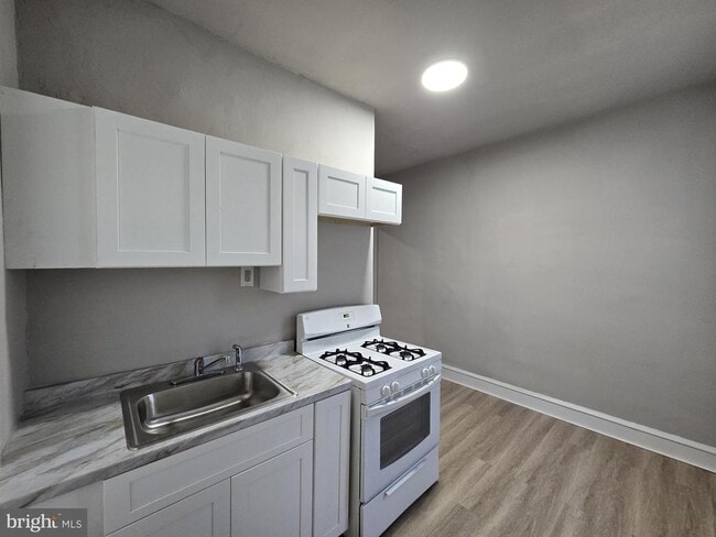 Building Photo - 5709 Leonard St