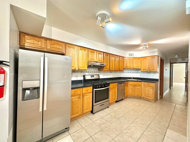 Building Photo - 47 Jewett Ave