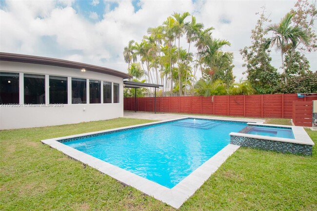Building Photo - 3722 Royal Palm Ave