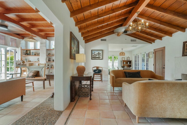 Building Photo - 439 E Sonora Rd