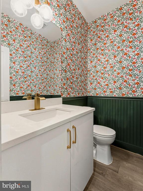 Building Photo - 1120 Penn St NE