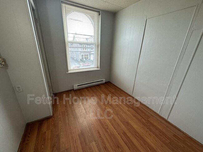 Building Photo - 117 E Main St