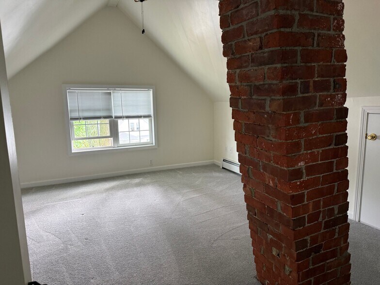 Building Photo - 322 N Elm St