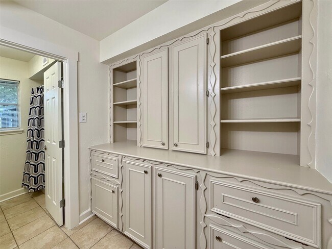 Building Photo - 2043 Cherry Laurel Dr