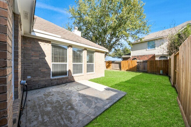 Building Photo - 10118 Heron Meadows Dr