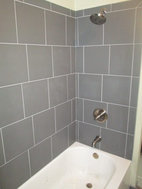 Building Photo - 2 Bedroom, 1 Bath Townhome in trendy Bloomfield.  Convenient!