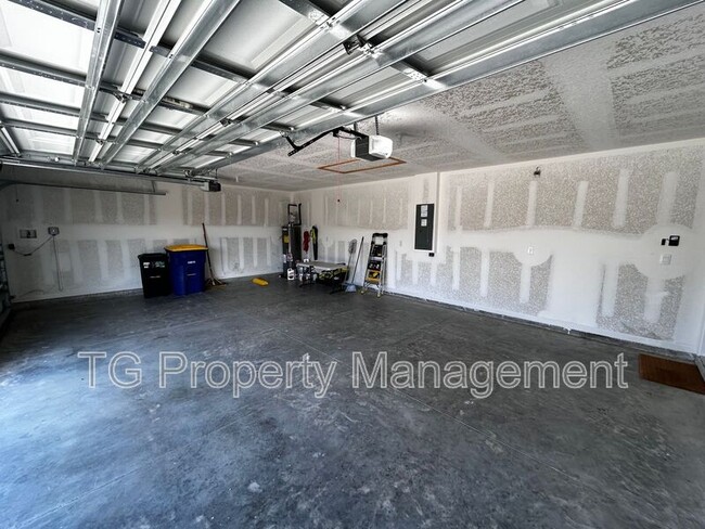 Building Photo - 12571 Russian Olive Rd