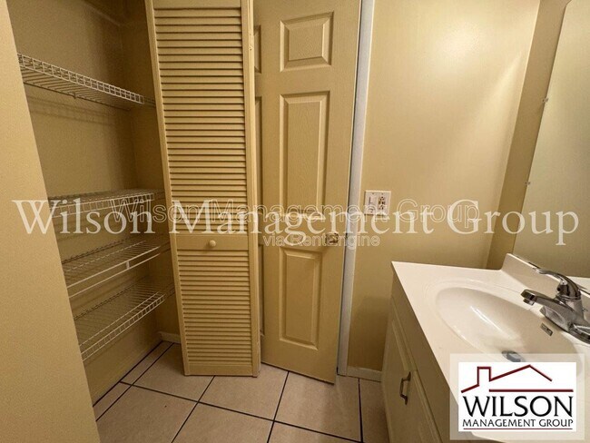 Building Photo - 359 Chaucer Ct