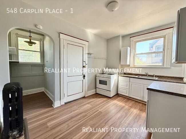 Building Photo - 548 Carplin Pl