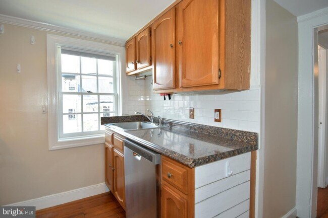 Building Photo - 17 - Apt. #1 Madision Street Unit