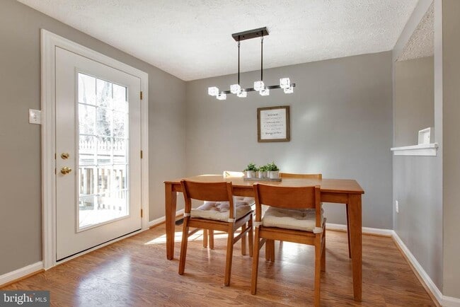 Building Photo - 8117 Ellen Way