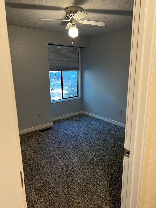 Building Photo - Newly Remodeled - Light & Bright  Home in ...