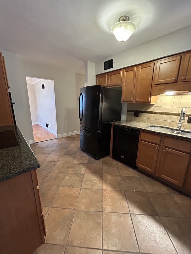 Building Photo - 2842 State St