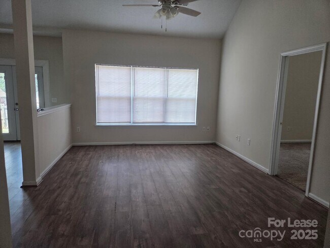 Building Photo - 924 Harbour View Cove NE