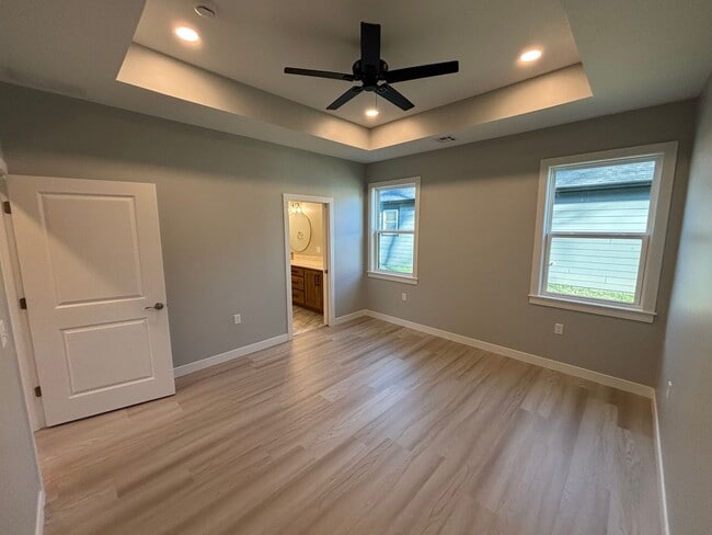 Building Photo - Stunning New Build in Central Manhattan! Available NOW!