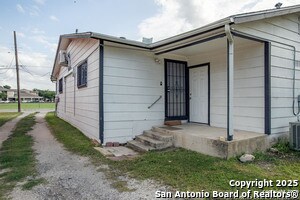 Building Photo - 2617 W French Pl