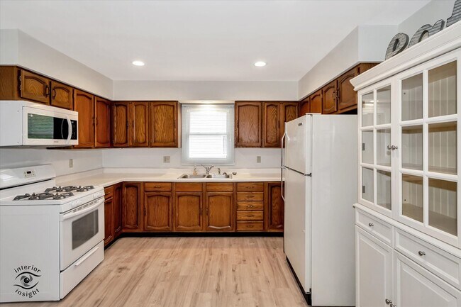 Building Photo - 18 Laurel Ln