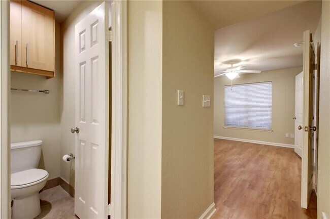 Building Photo - 7685 Northcross Dr
