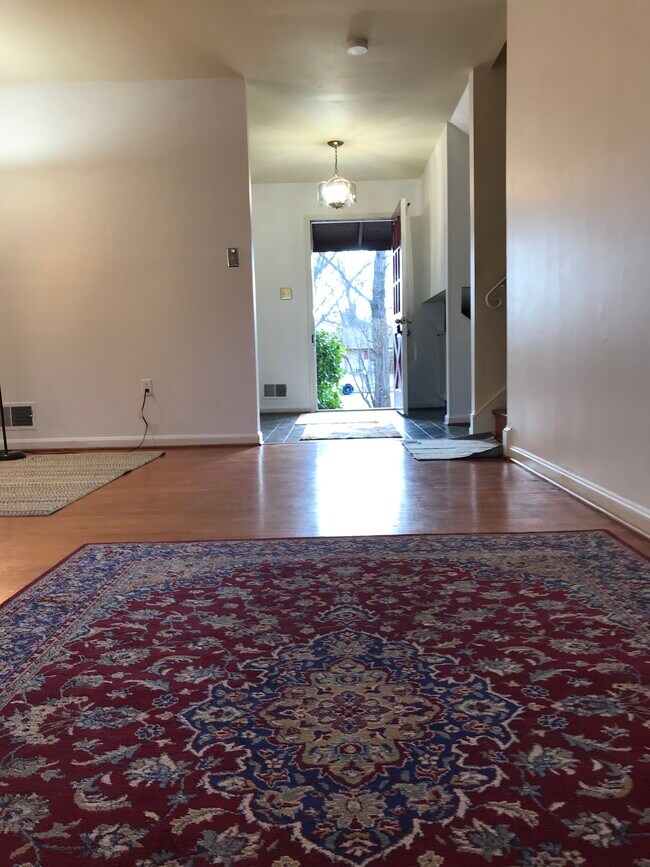 Building Photo - 5603 Lalos St