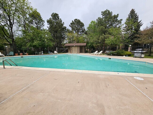 Building Photo - Aurora Highlands 3 Bed 2 1/2 Bath House w/...