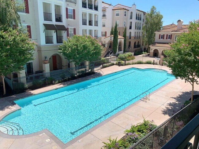 Building Photo - Gorgeous Corner Condo at The Terraces in Dublin Ranch Village!!