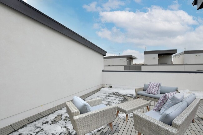 Building Photo - Town Home for Rent in Tennyson Neighborhoo...