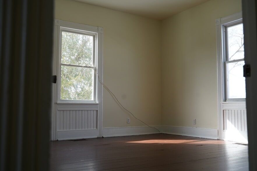 Bedroom - 1028 Halifax St