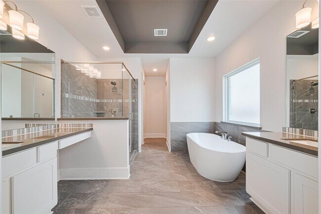 Building Photo - 23649 Silver Palm Trl