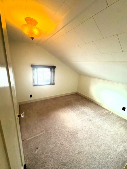 Building Photo - 3 E 3rd Ave