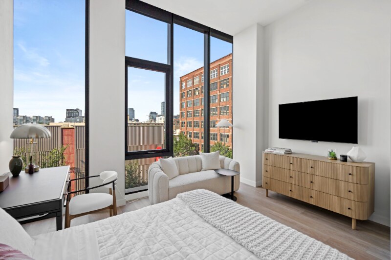 Building Photo - 1103 W Van Buren St