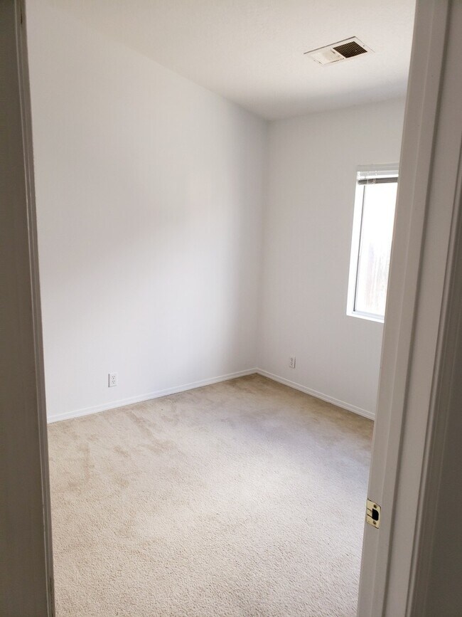 Building Photo - Great home in Enchanted Hills - 3 bed, 2 b...