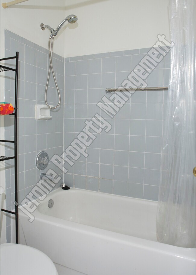 Building Photo - 98442 Windward Ave