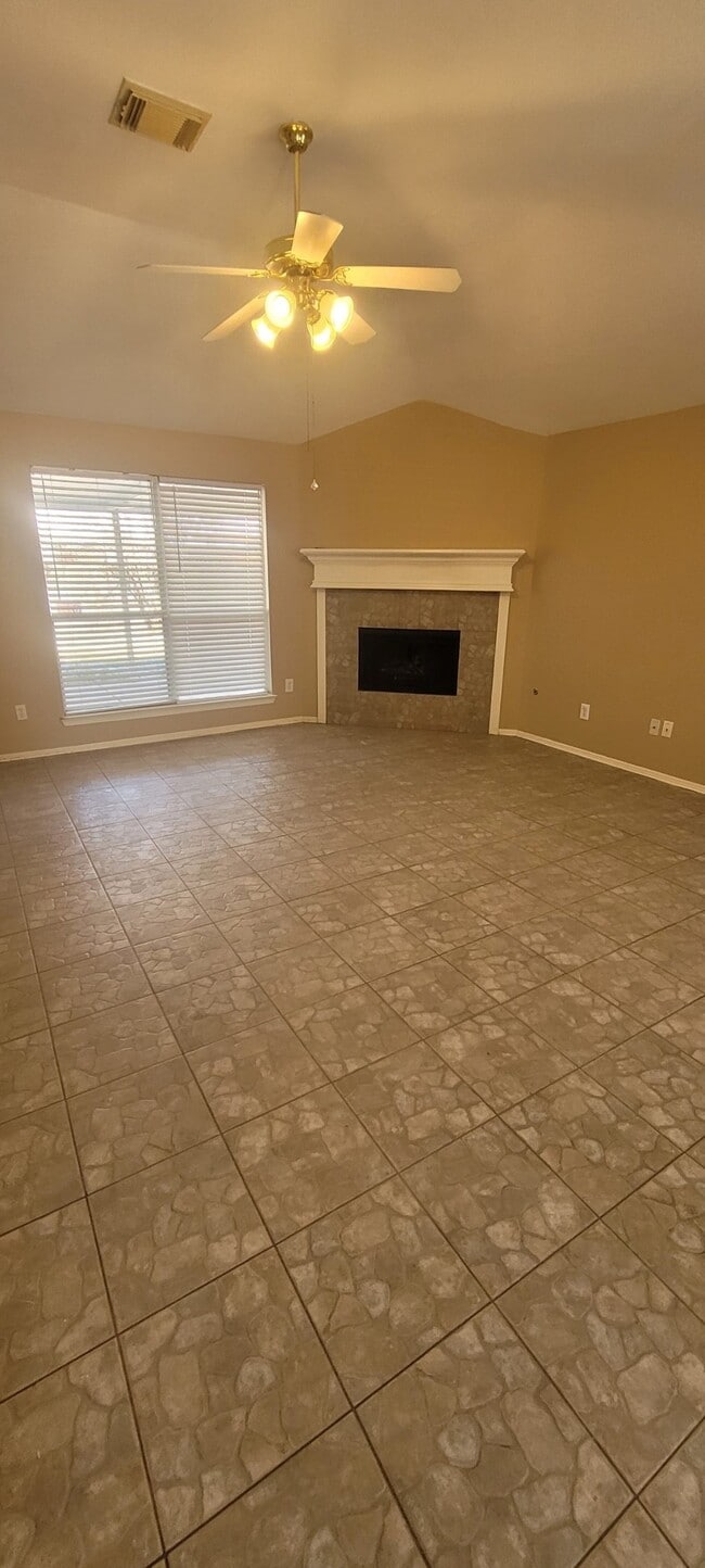 Building Photo - 15334 Baxter Ave