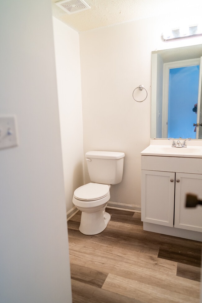 Building Photo - 106 Kimeran Ln