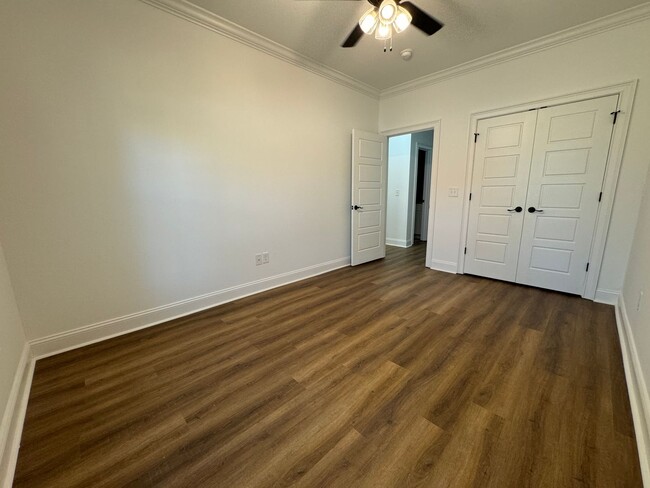 Building Photo - NEW 3/2.5 Gaited Townhouse in Downtown Rom...