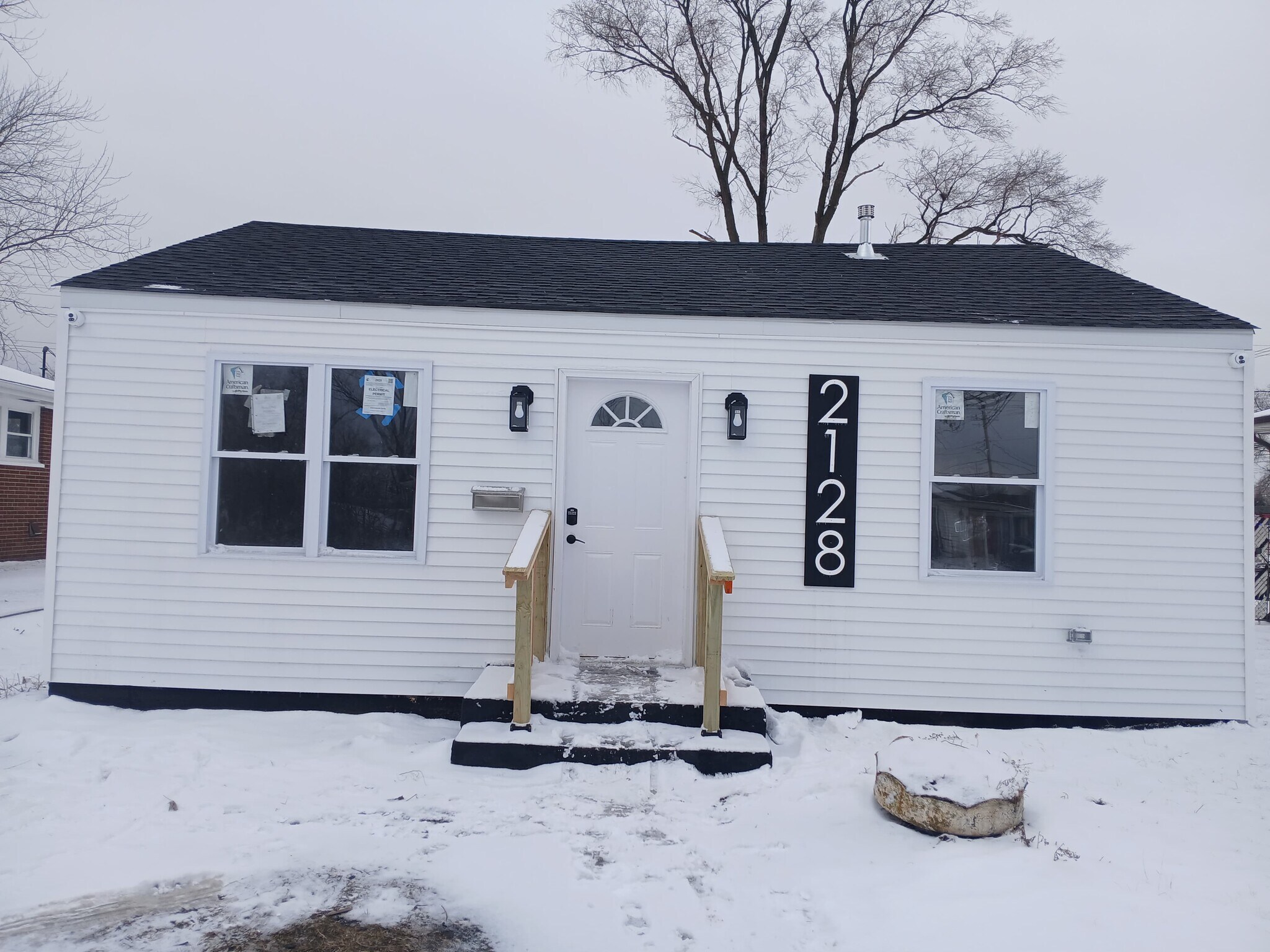 Building Photo - 2128 Vermont St