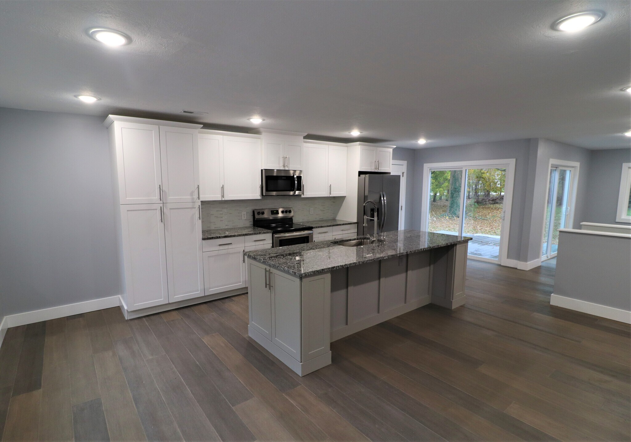 Building Photo - 5041 Medina Rd