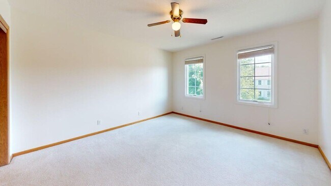Building Photo - Executive Home in Ames