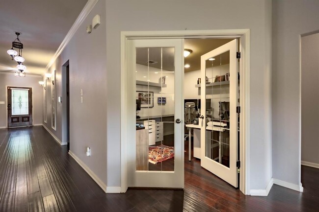 Building Photo - 1301 Rimstone Dr