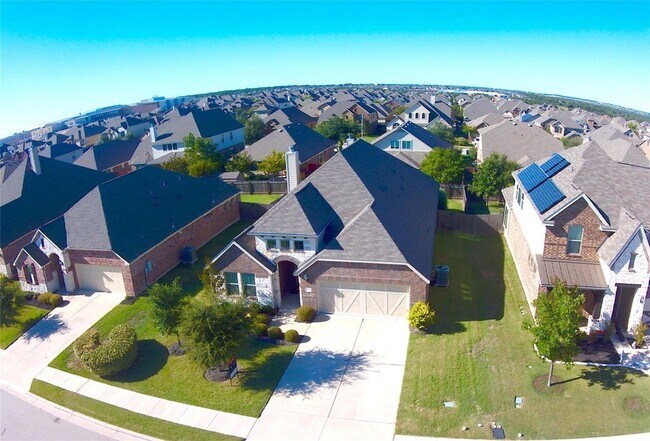 Building Photo - 1017 Hillrose Dr