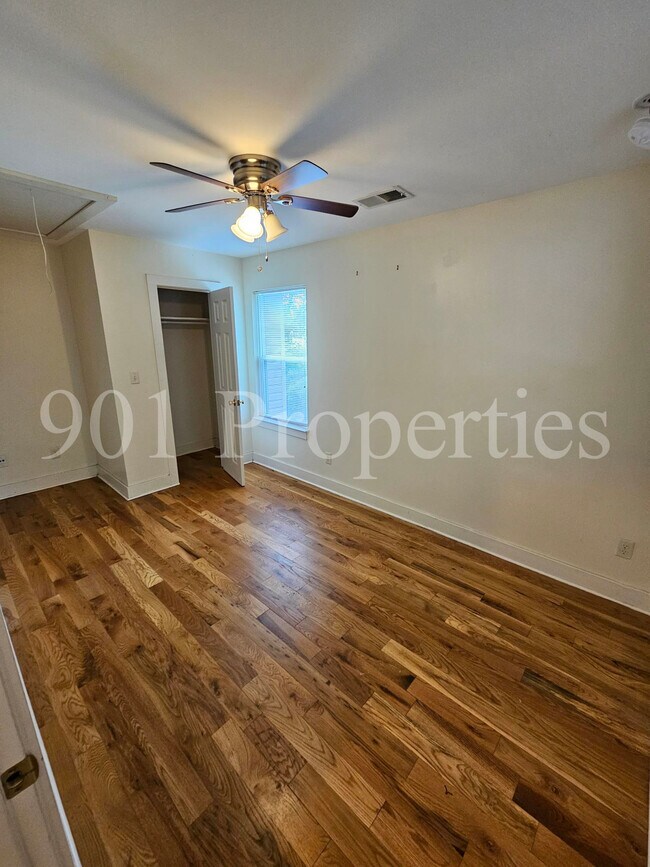 Building Photo - 975 Meda St