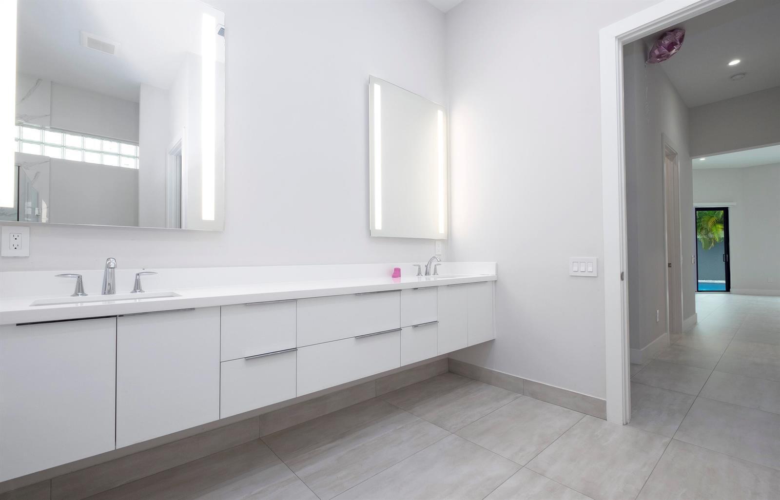 Building Photo - 5663 Brookfield Cir W